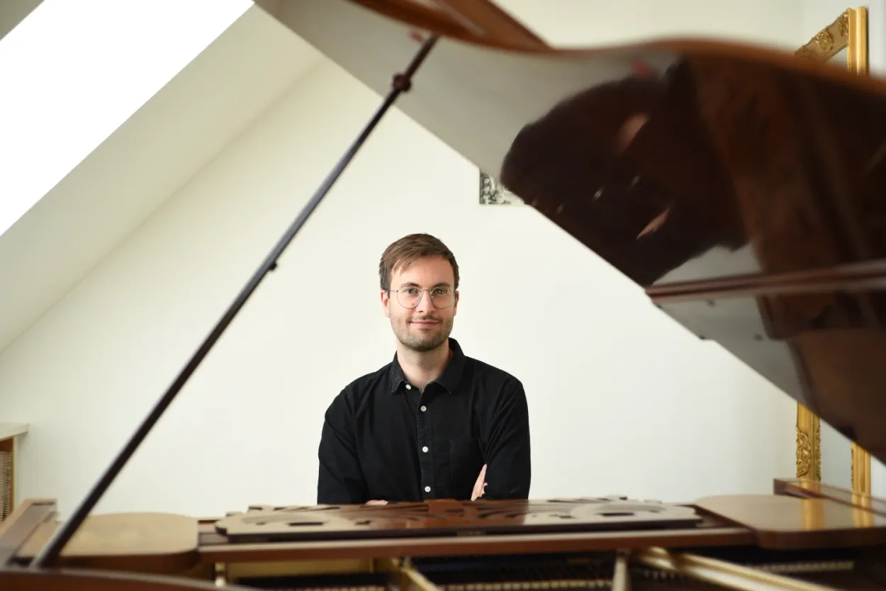The new bright teaching studio in Brønshøj with a grand piano and great acoustics.